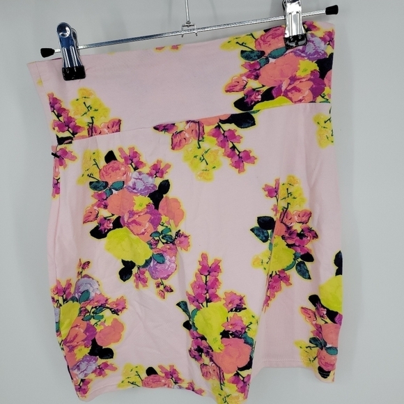 PINK Victoria’s Secret Pink Floral Mini Skirt Size M - Picture 4 of 10